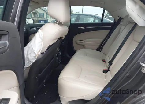 2015 Chrysler 300 Limited z USA, uszkodzony, nr VIN 2C3CCAAG9FH903892